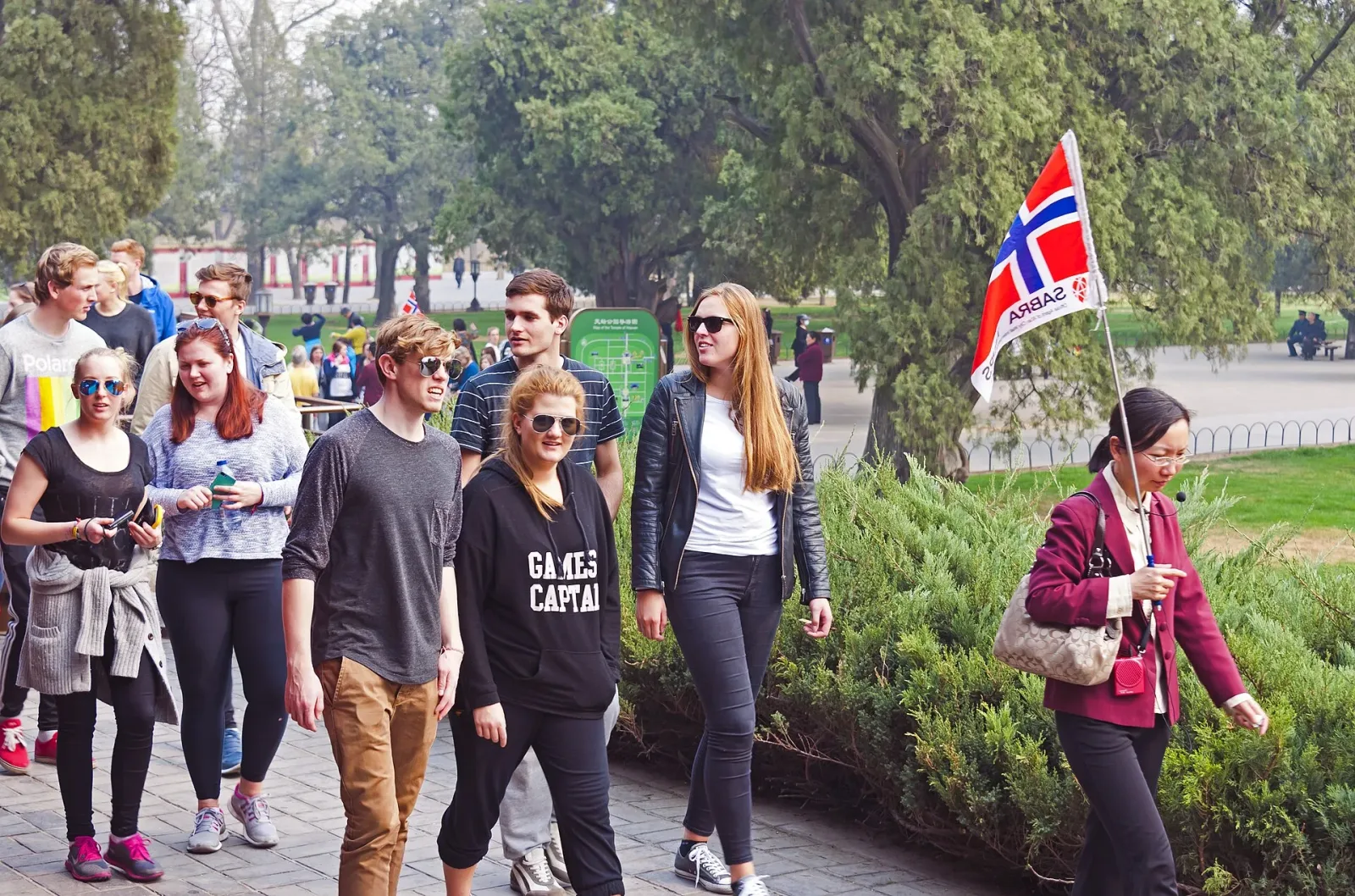 Why Group Size Changes a Trip (and What Big Groups Cost You)